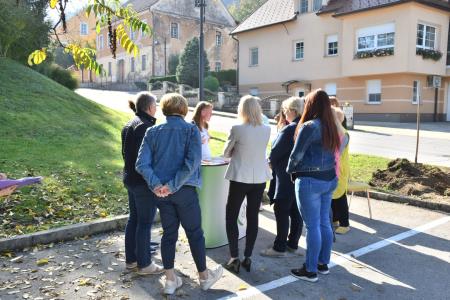 Rožnati oktober, zasaditev drevesa, 21.10. 2024 (13)